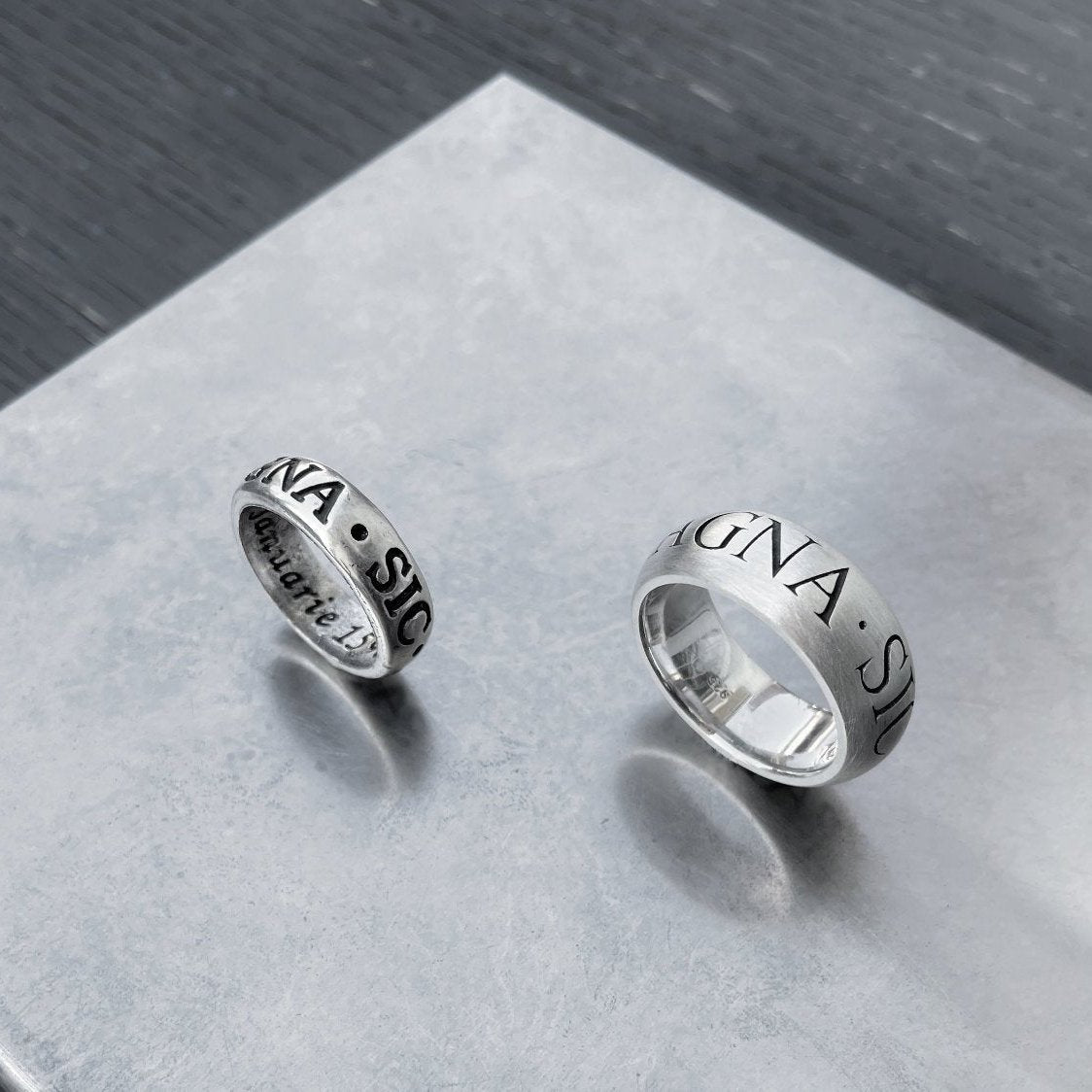 Magna sic parvis silver ring old and new