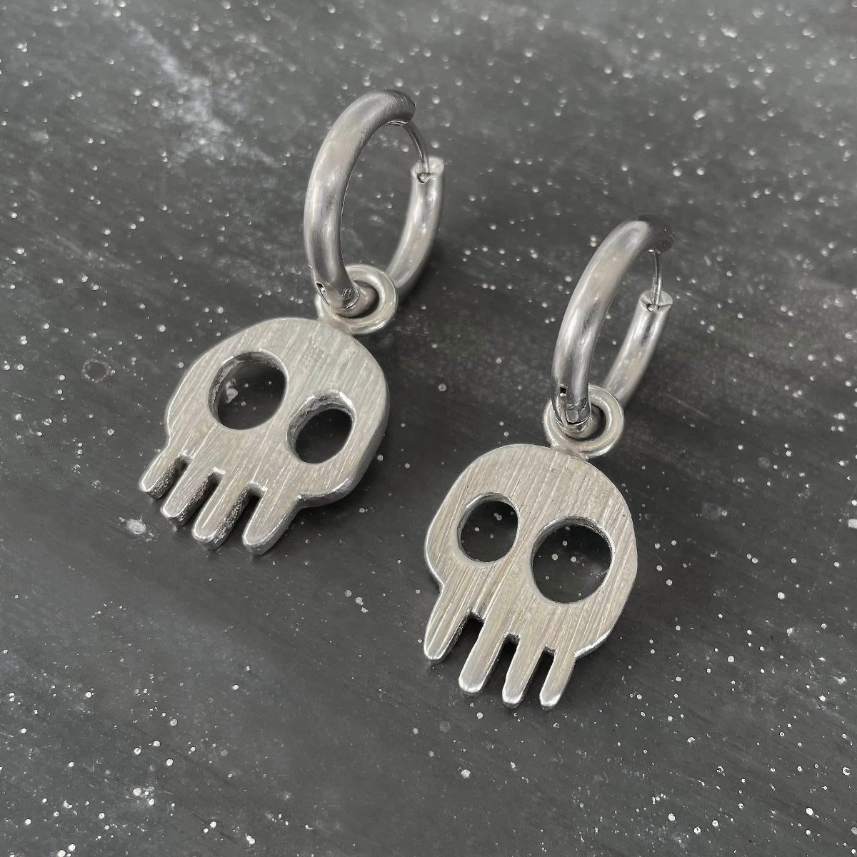 Skull hoops silver