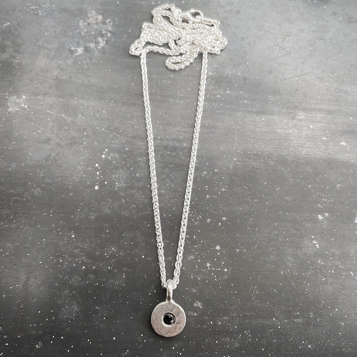 DOT necklace - Black Sapphire