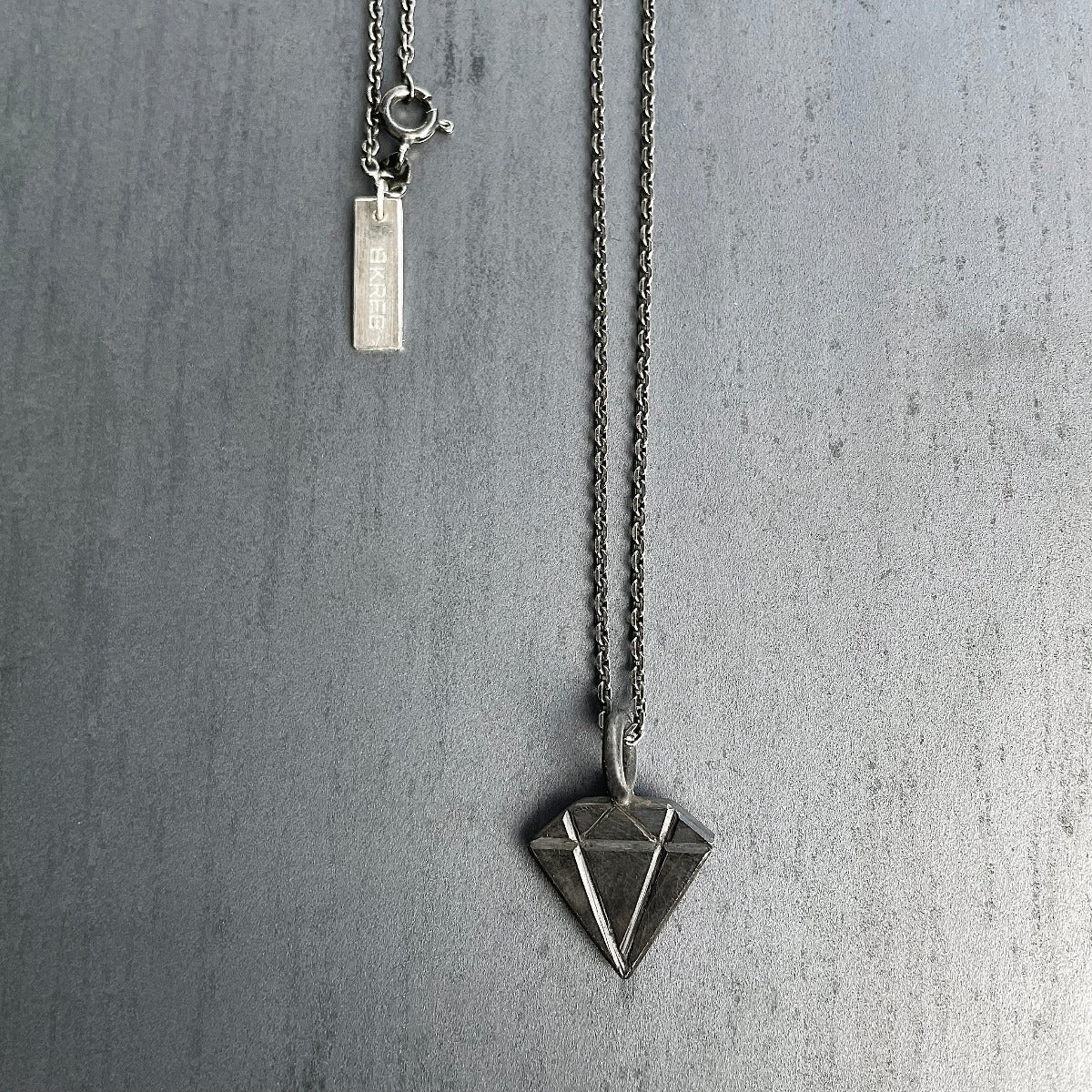 Diamnond necklace black