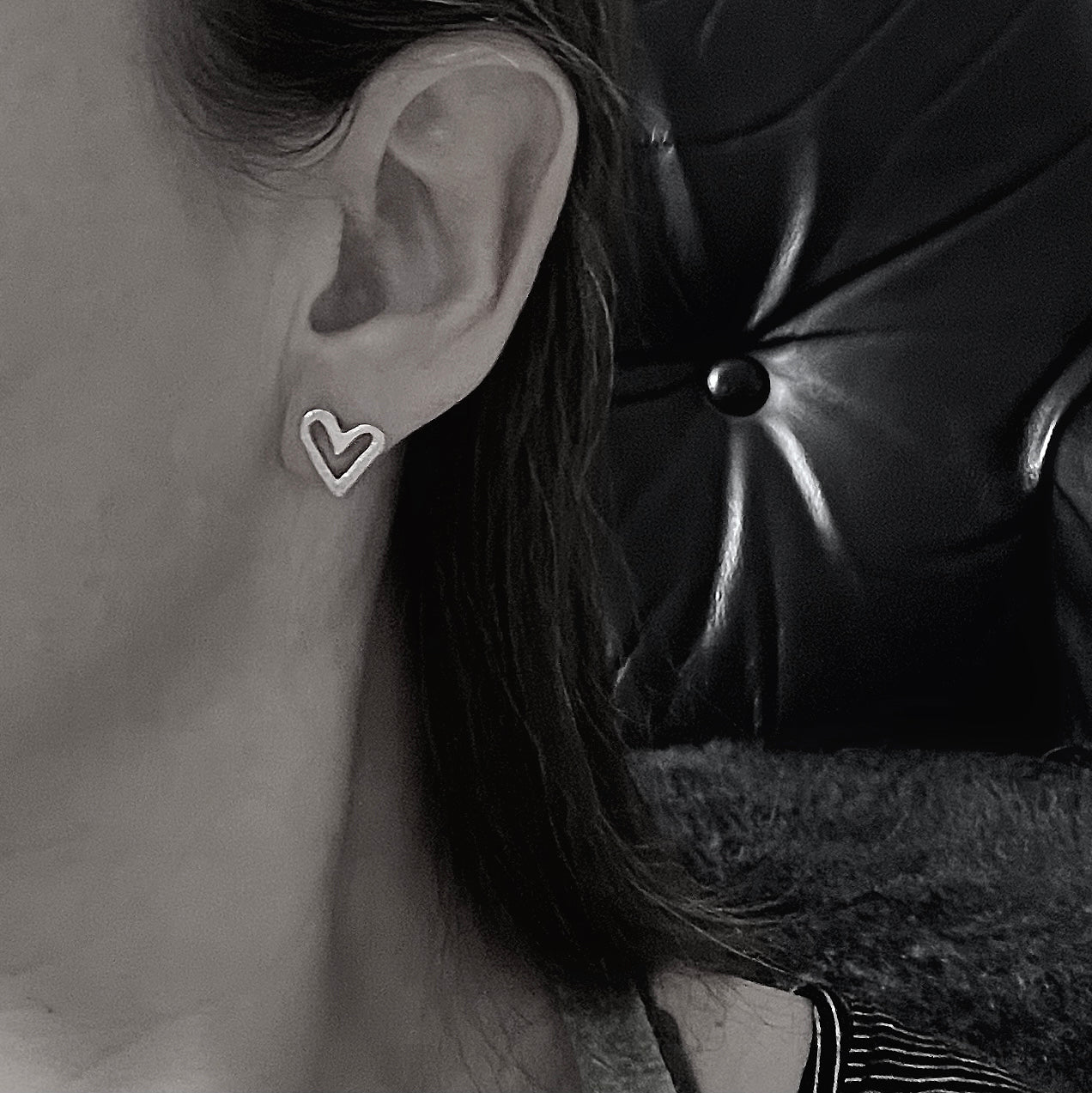 Heart ear studs in silver worn