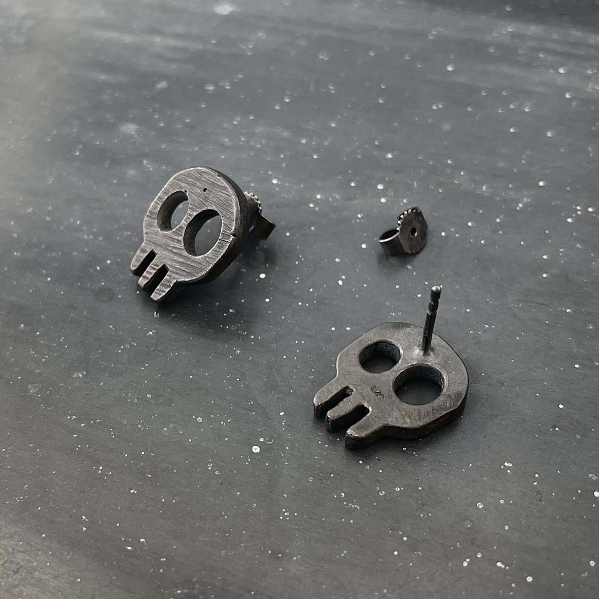 SKULL earstuds - small