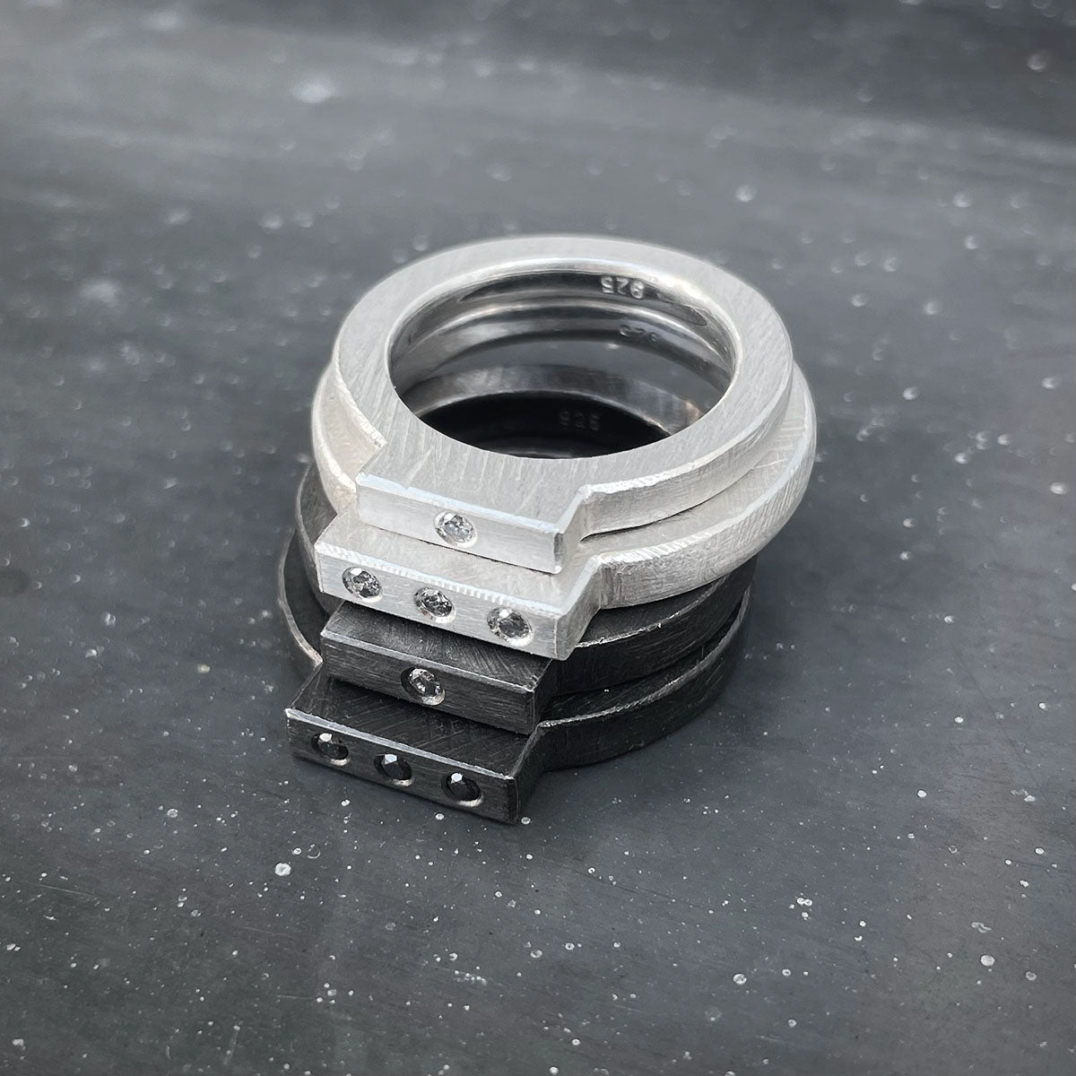 SIG STN rings silver and black with diamonds