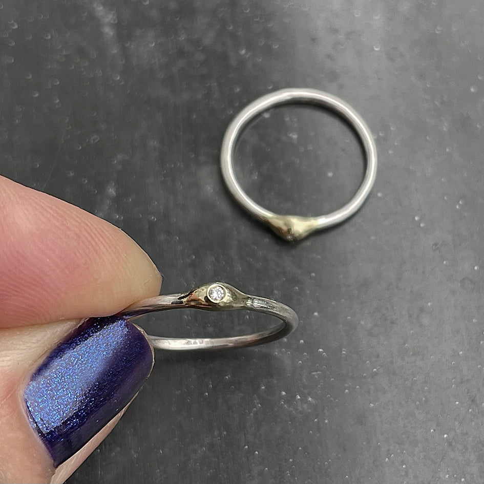 Silver ring with a diamond in yellow gold pearl