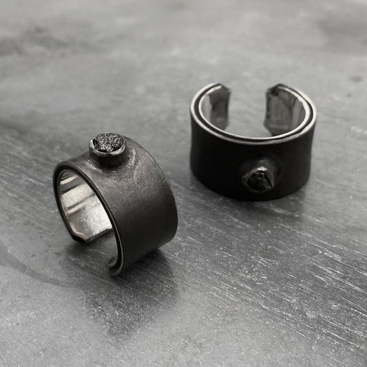 BOND ring oxidised silver with black raw diamond