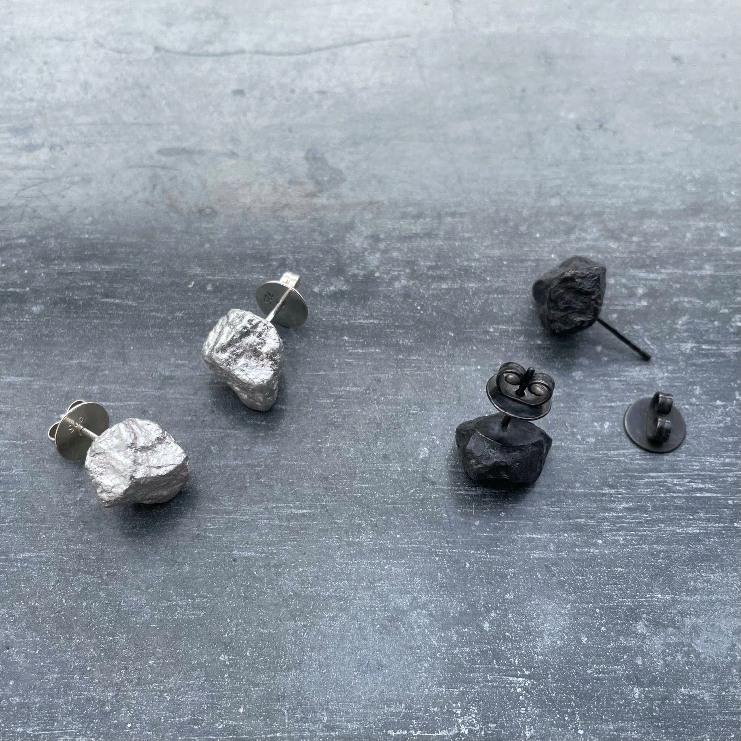 Stone ear studs M
