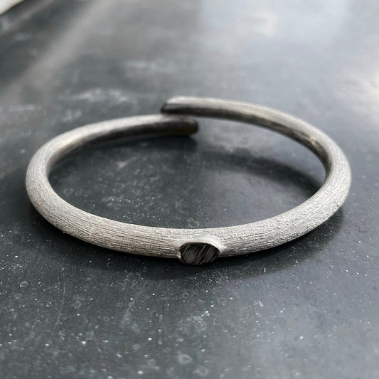 B1 bangle raw with surface structure back side I shop.bkreb.com