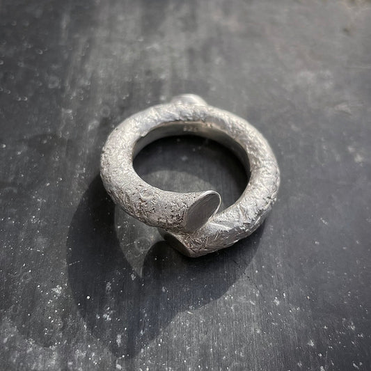 B1 ring silver with rough surface structure front view I shop.bkreb.com