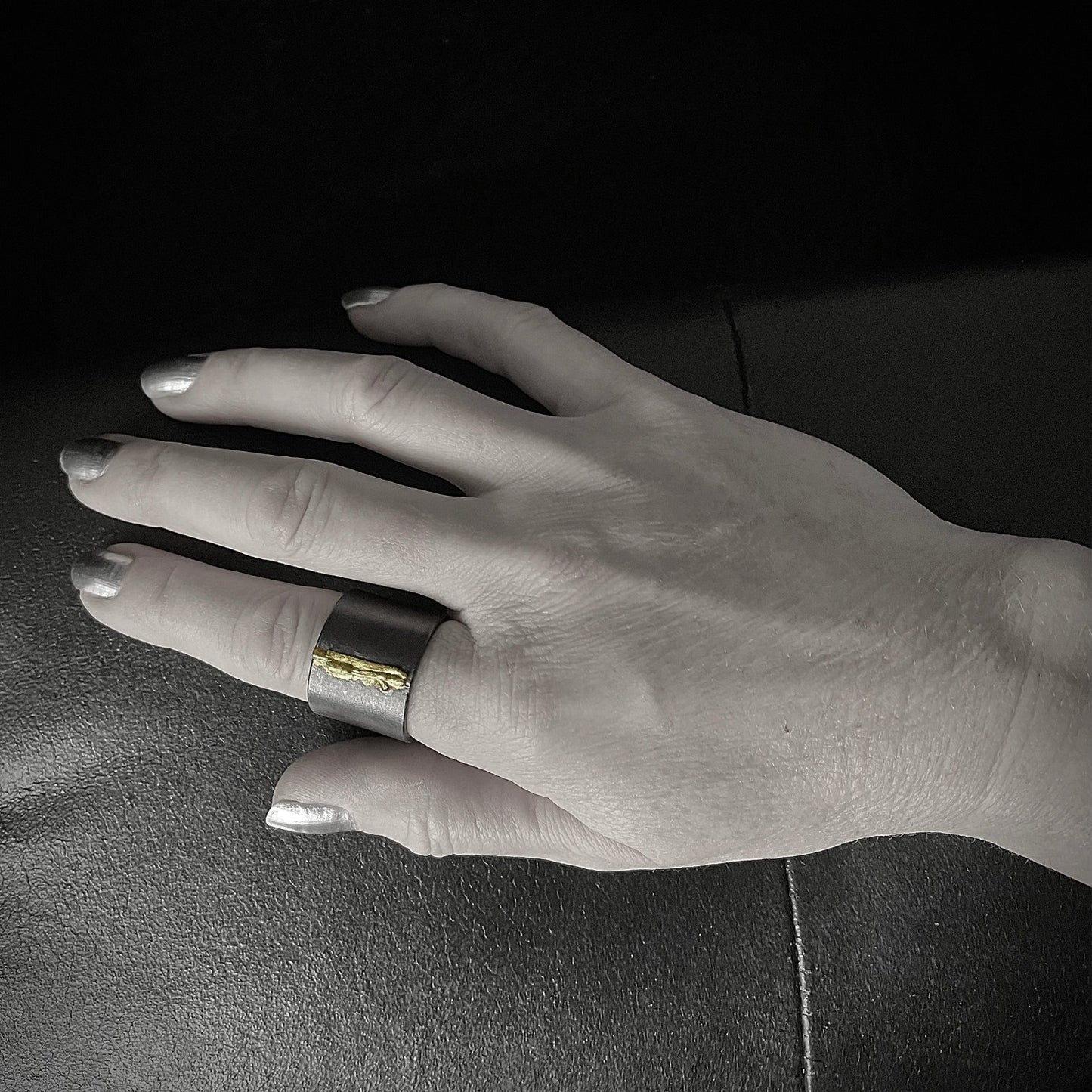 RIV ring - Black & Gold