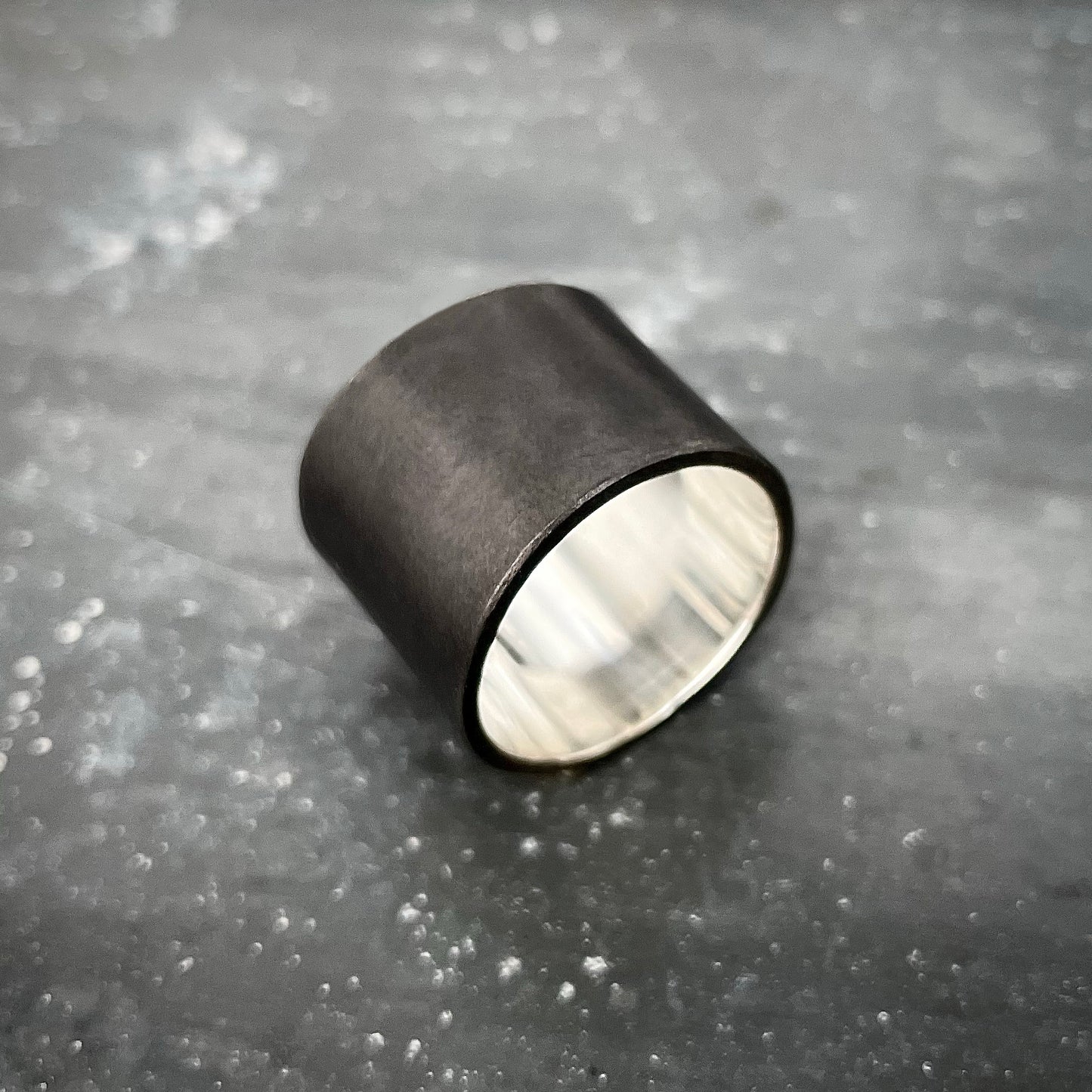 RIV ring - Black & Gold