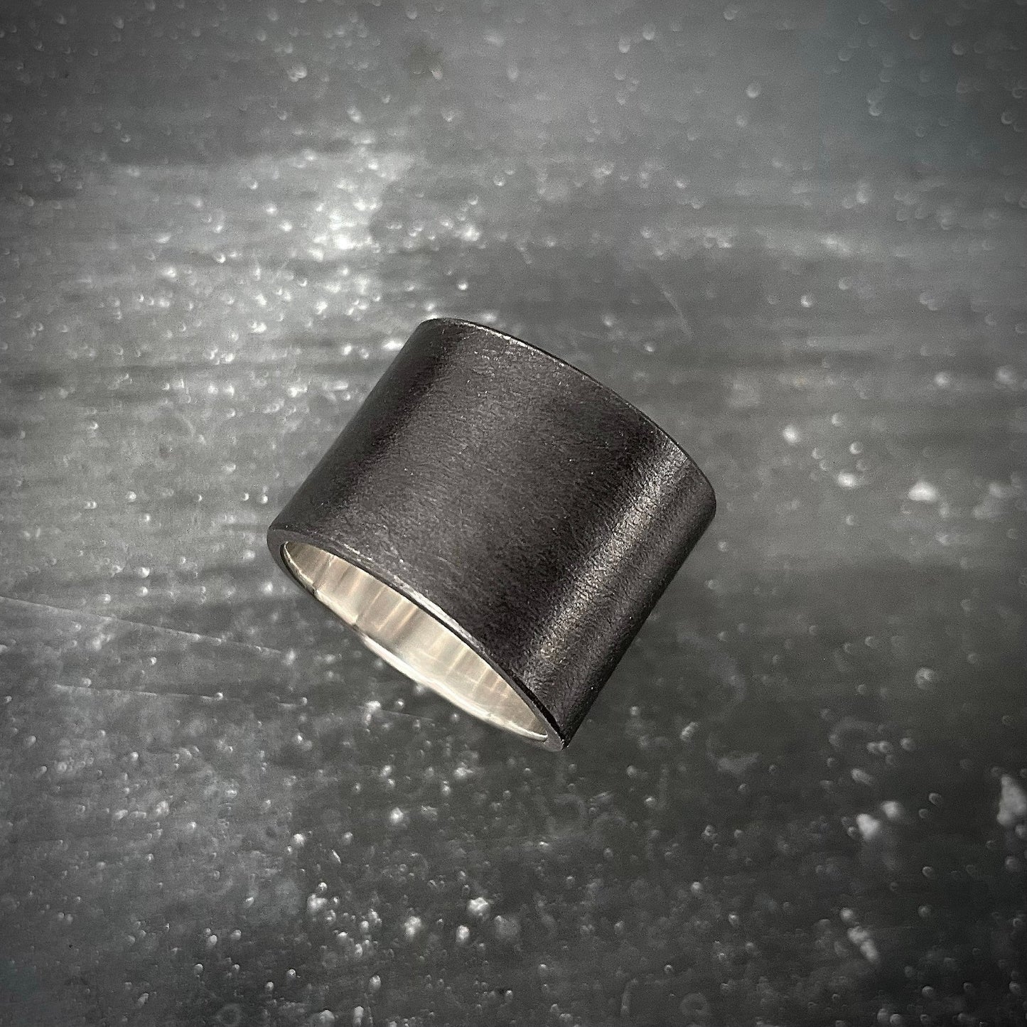 RIV ring - Black & Gold