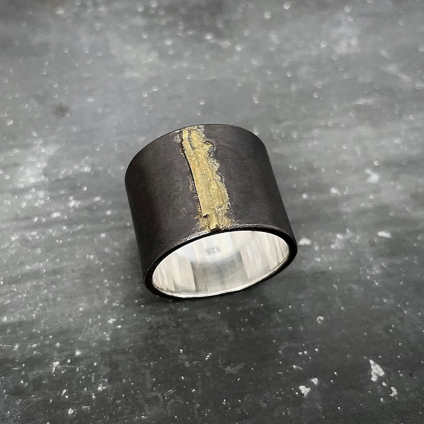 RIV ring - Black & Gold