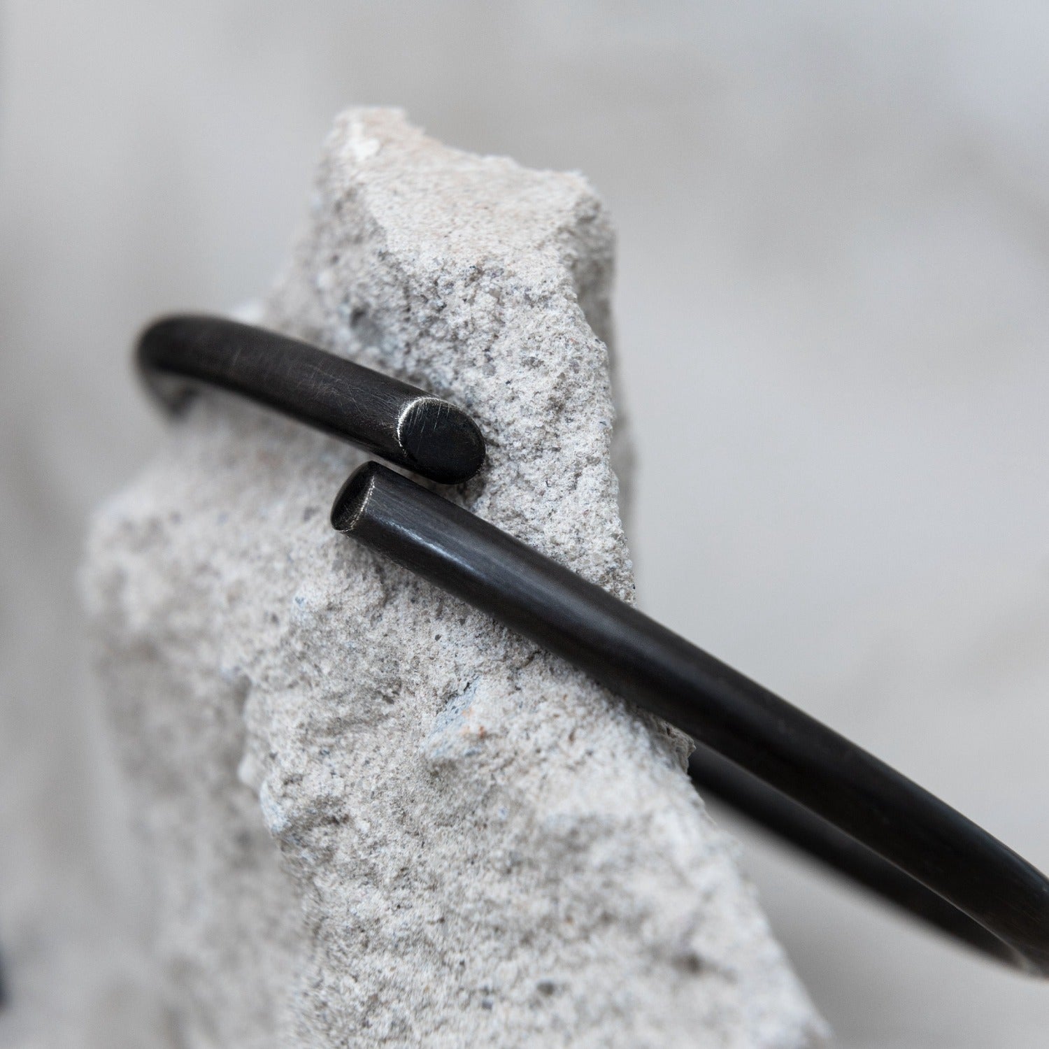 B1 bangle slim black I shop.bkreb.com