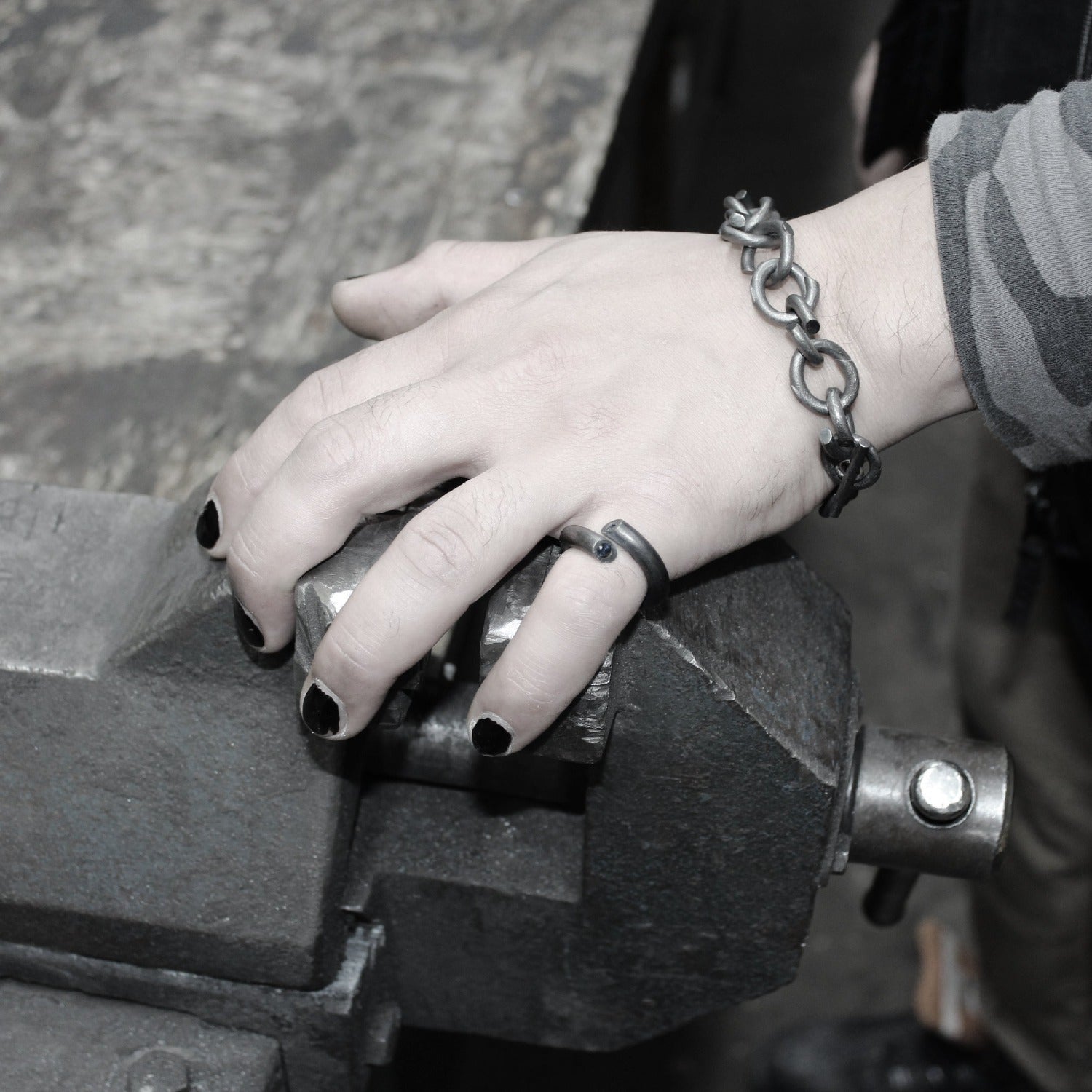 B1 ring black with precious stones with B1 bracelet black I shop.bkreb.com