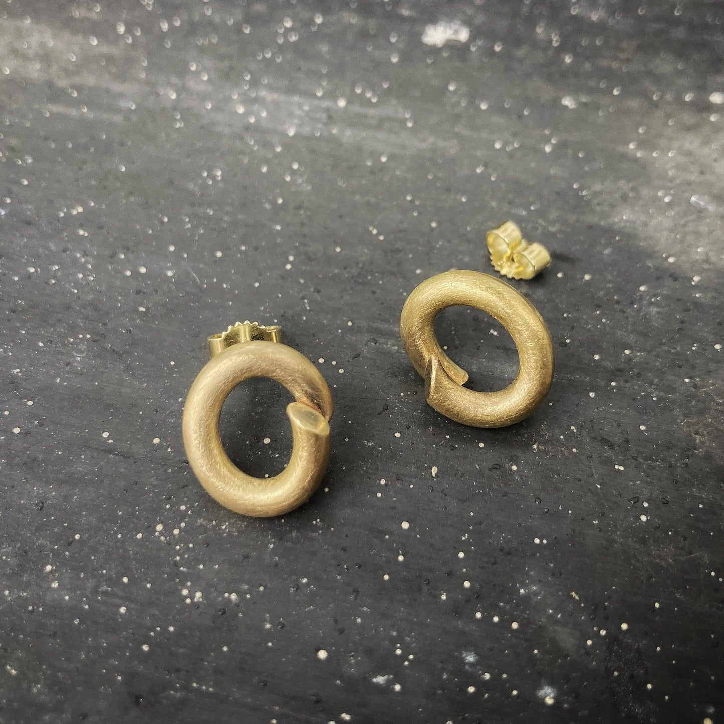 B1 earstuds XS 14 kt Yellow Gold I shop.bkreb.com