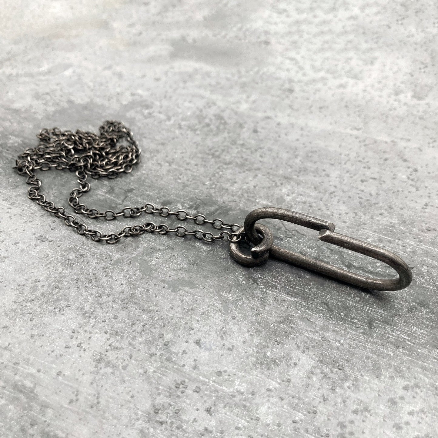 B0 necklace - Black