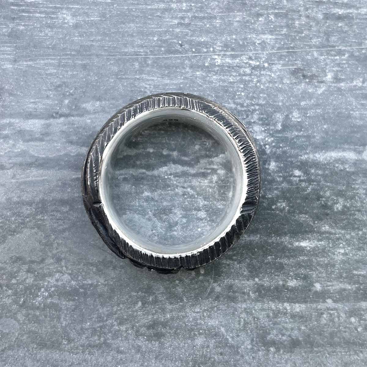 D de A ring band partly oxidized