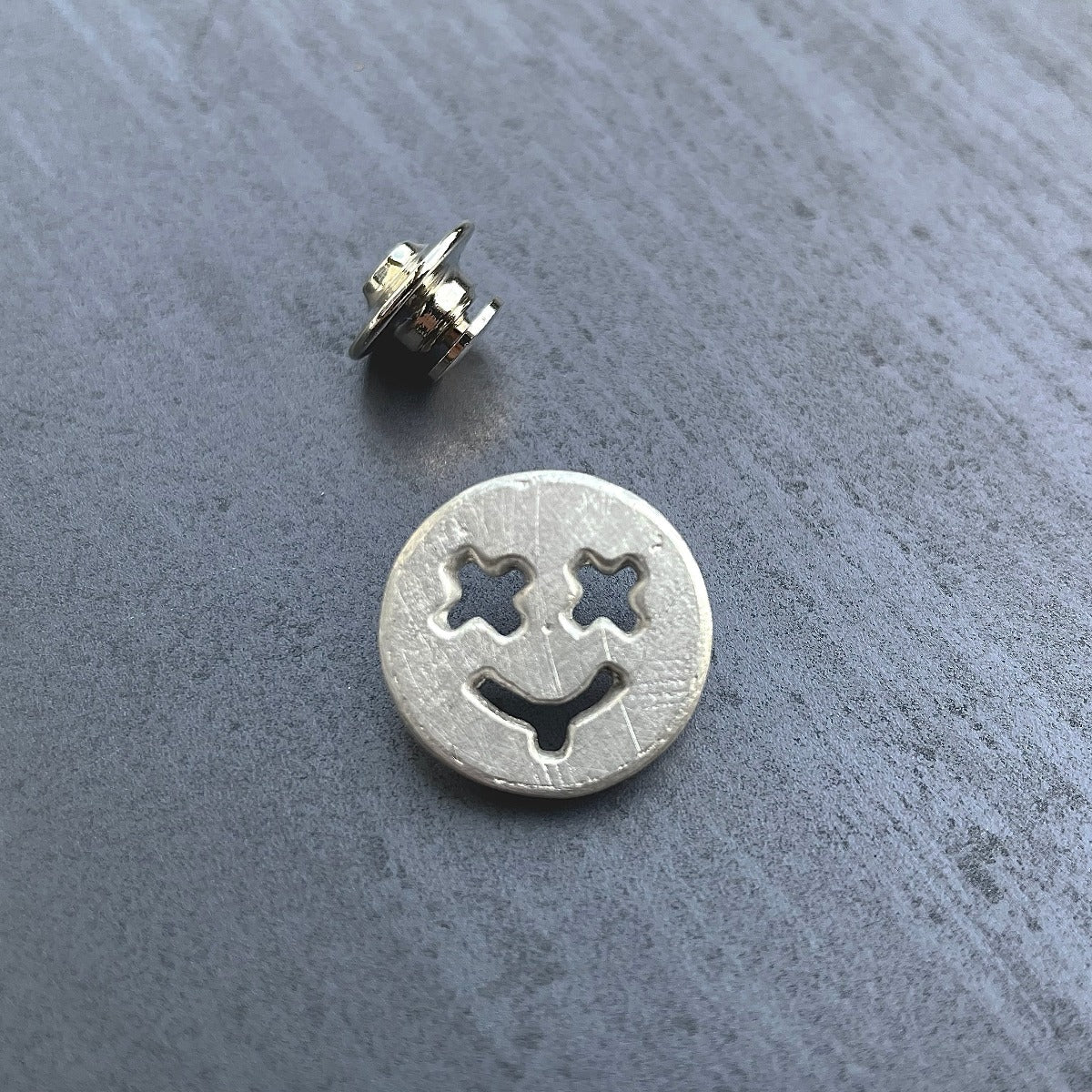 Smiley pin Sterling silver