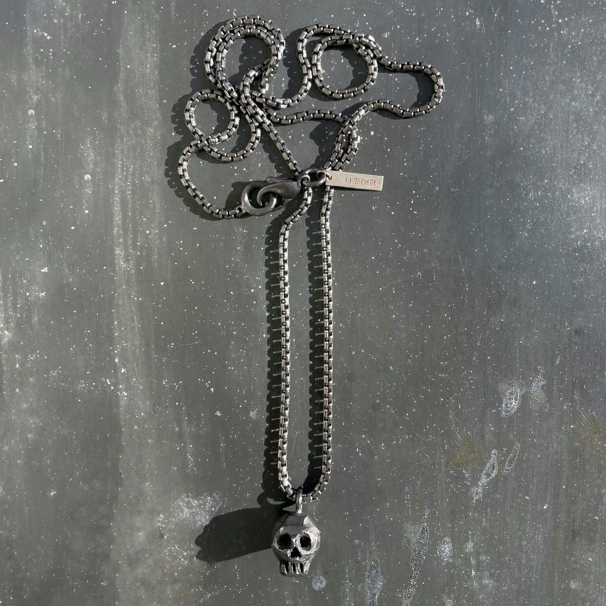 Skull necklace 3 D black
