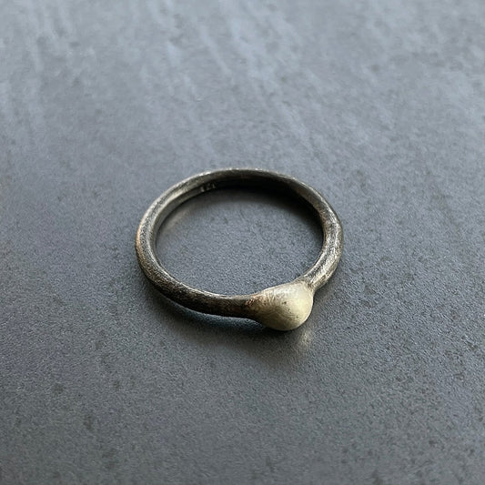 Single Pearl ring black with gold pearl