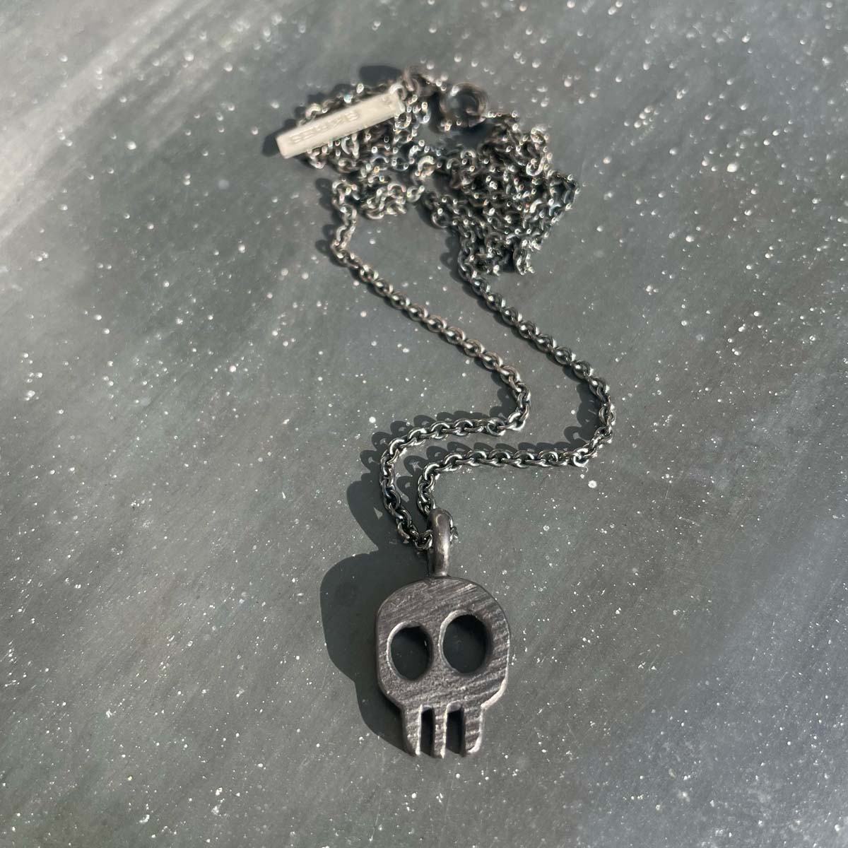 Skull necklace small black