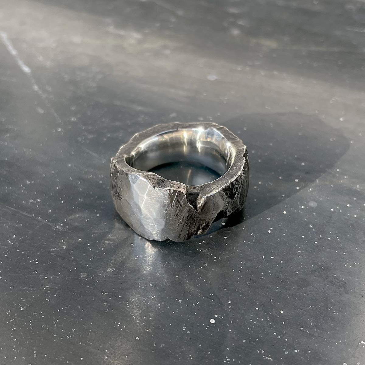 7M26 ring front side