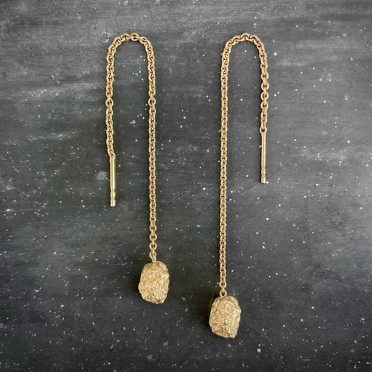 Stone earhanger gold