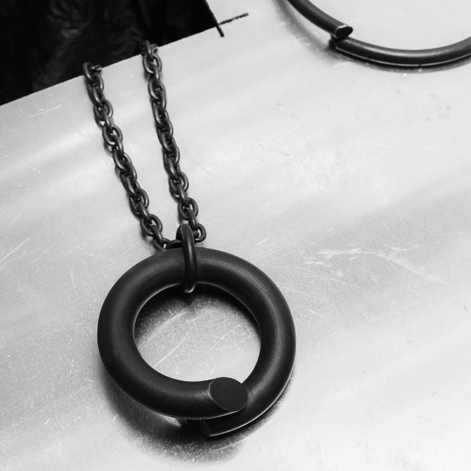 B1 necklace L black I shop.bkreb.com