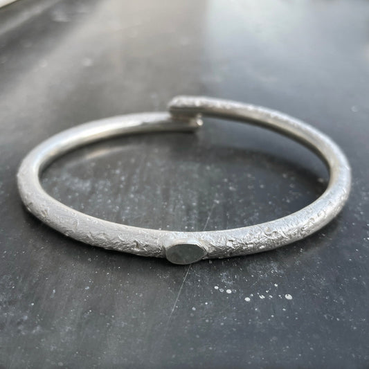 B1 bangle - Silver - with rough surface structure