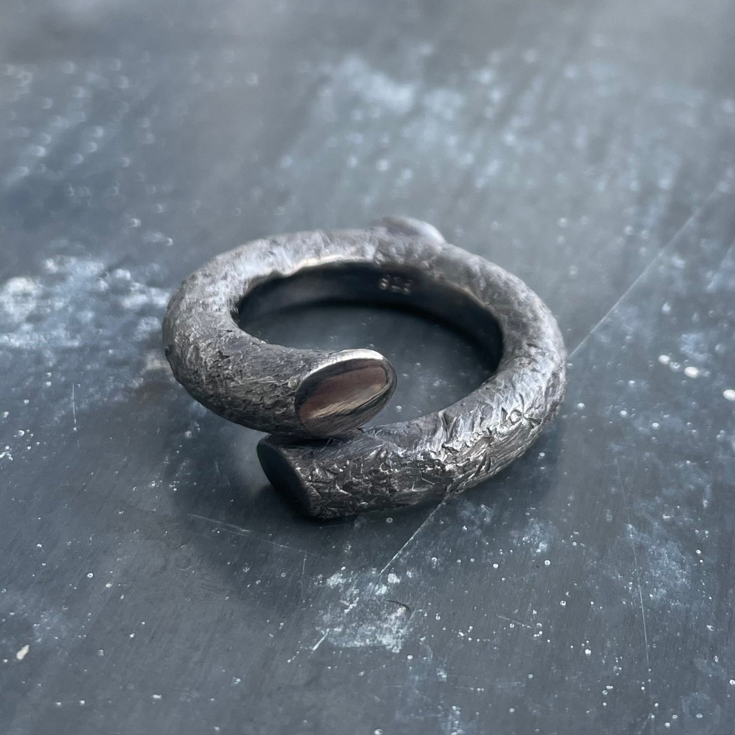 B1 ring - Black - with rough surface structure