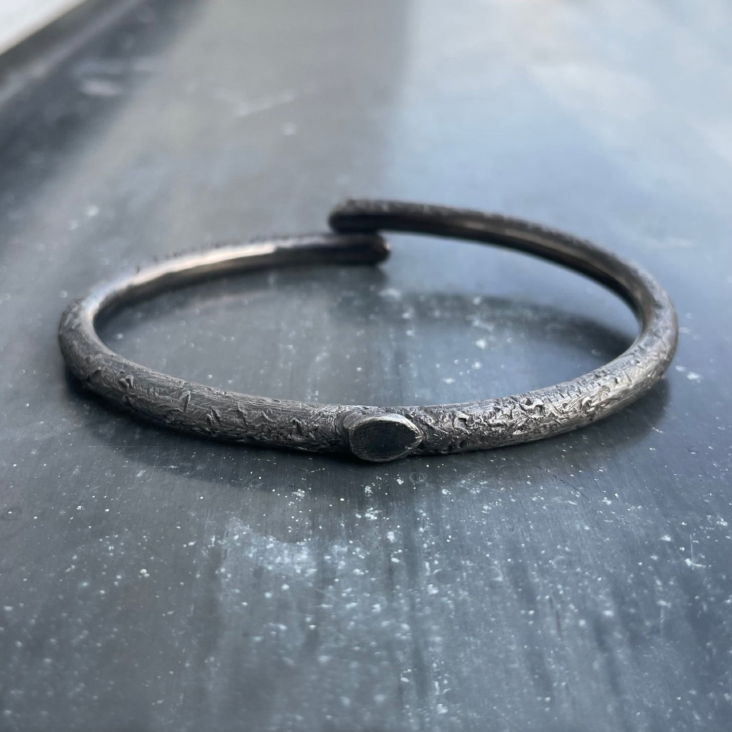 B1 bangle - Black - with rough surface structure