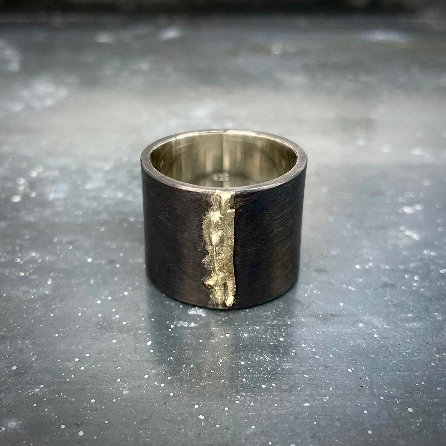 RIV ring - Black & Gold