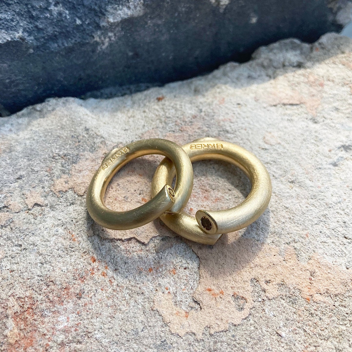 B1 rings gold with precious stones I shop.bkreb.com